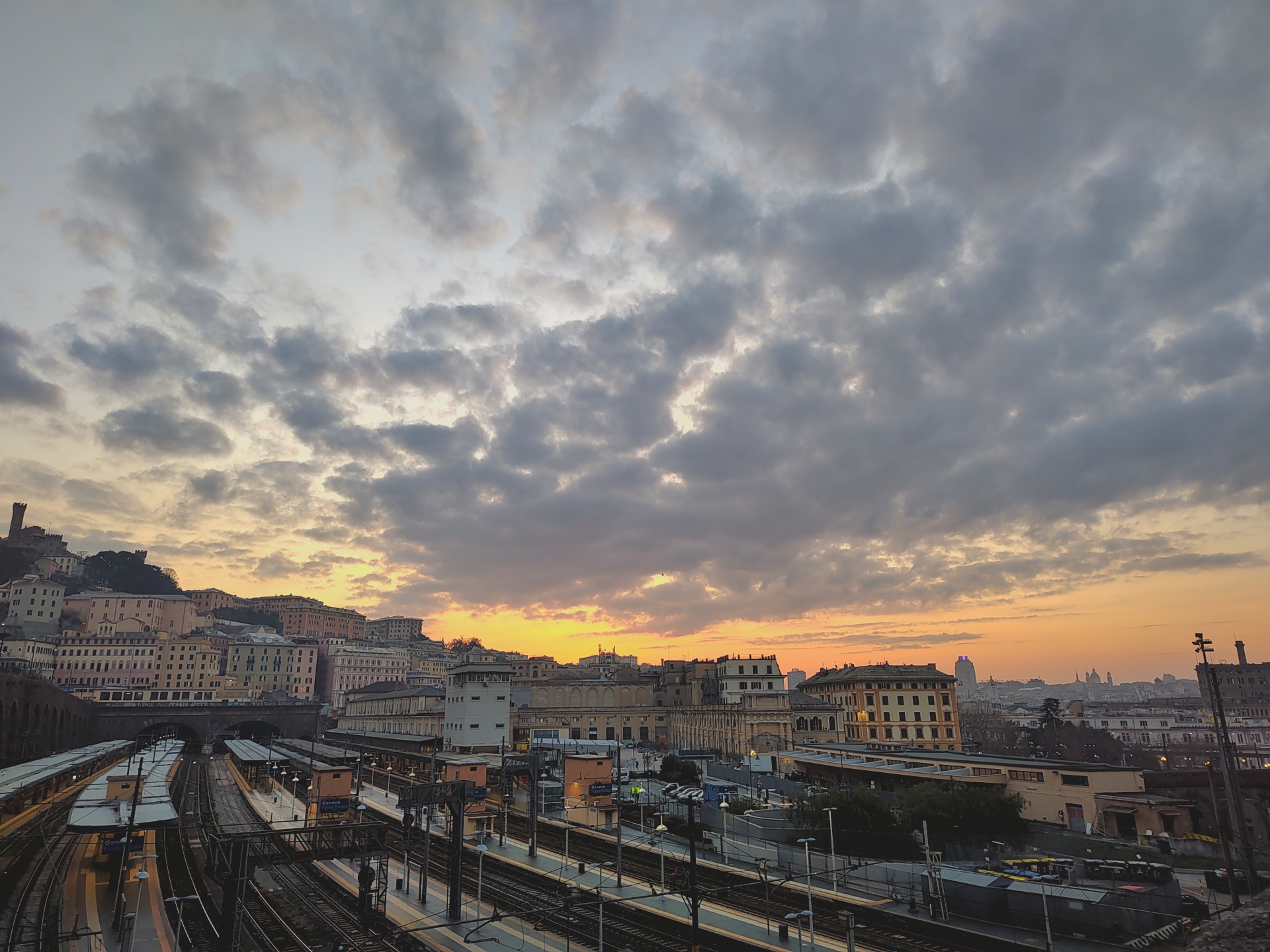 GM #Nostr

Genova today... Fog and chill.
#olas #italy #photography