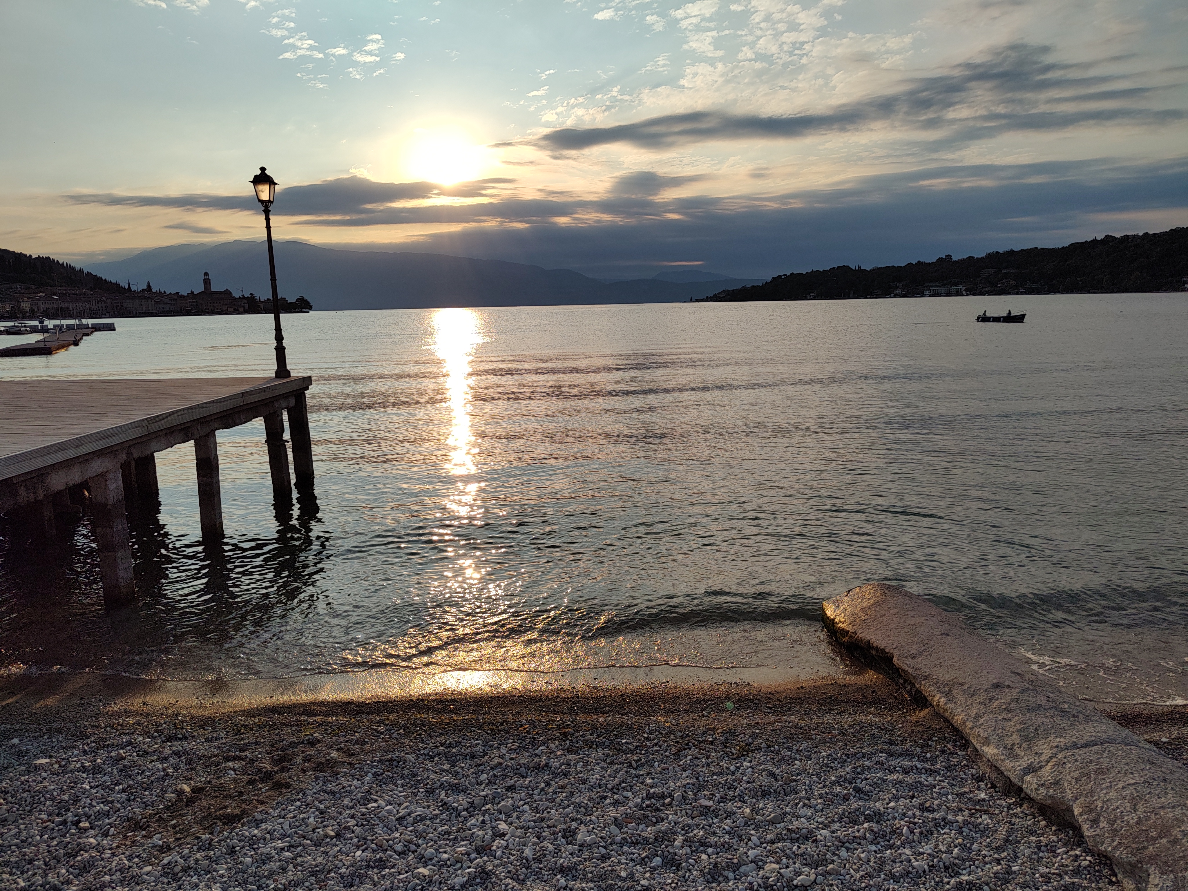 Life should be something like this.

(Garda Lake)
#olas #italy #photography
